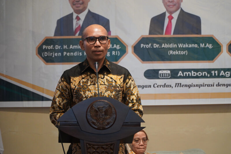 Anggota Komisi VIII DPR RI Fraksi Partai Gerindra, Alimudin Kolatlena, menyampaikan sambutan pada 
Workshop Penyusunan Rencana Pembelajaran Semester (RPS) Berbasis Outcome Based Education (OBE) Terintegrasi Cinta dan STEM, di Hotel Kamari, Ambon, Selasa (11/8/2026). Kegiatan tersebut merupakan kolaborasi UIN Ambon, Komisi VIII DPR RI, dan Kemenag Kanwil Maluku. (Foto : Istimewa)

