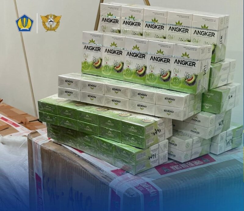 Barang bukti ratusan bungkus rokok merek ANGKER yang disita pihak Bea Cukai Ambon beberapa waktu lalu. (Foto: Bea Cukai Ambon). 