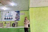 Anggota DPR RI Fraksi Partai Gerindra Dapil Maluku, F. Alimudin Kolatlena, menyampaikan materi pada
kegiatan Sosialisasi Penguatan Nilai-Nilai Keagamaan dan Sosial pada Masyarakat Lingkar Madrasah yang digelar di Baileo Negeri Tulehu, Kecamatan Salahutu, Kabupaten Maluku Tengah, Selasa (1/9/2026). (Foto : Istimewa)


