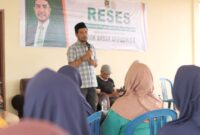 Anggota DPRD Provinsi Maluku Dapil Kota Ambon, Rovik Akbar Afifudin saat melaksanakan reses di beberapa dusun Desa Rumah Tiga, Kecamatan Teluk Ambon, beberapa waktu lalu. (Foto : Istimewa)