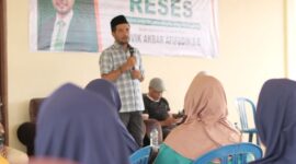 Anggota DPRD Provinsi Maluku Dapil Kota Ambon, Rovik Akbar Afifudin saat melaksanakan reses di beberapa dusun Desa Rumah Tiga, Kecamatan Teluk Ambon, beberapa waktu lalu. (Foto : Istimewa)