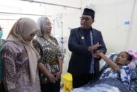 Wakil Gubernur Maluku Abdullah Vanath melakukan inspeksi mendadak (sidak) ke RSUD dr. M. Haulussy Ambon, Kamis (10/9/2026) untuk mengecek fisik bangunan, peralatan medis, pelayanan hingga berbincang langsung dengan pasien.

DISKOMINFO MALUKU 
