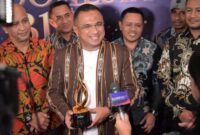 Bupati Seram Bagian Timur, Fachri Husni Alkatiri, hadir langsung untuk menerima penghargaan pada malam puncak peringatan Hari Ulang Tahun (HUT) ke-15 Kompas TV, Rabu (9/9/2026). Dalam ajang tersebut, Kabupaten SBT dinobatkan sebagai daerah yang peduli terhadap pengembangan UMKM dan potensi sumber daya lokal.

ISTIMEWA
