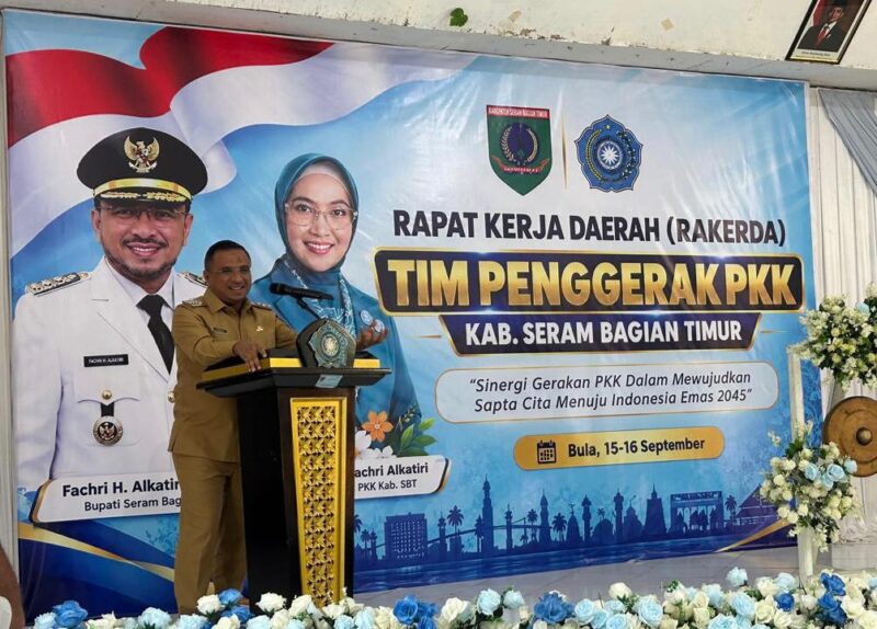 Bupati Seram Bagian Timur, Fachri Husni Alkatiri menyampaikan sambutan sekaligus membuka kegiatan 
Rapat Kerja (Rakerda) TP-PKK Kabupaten SBT yang mengusung tema “Sinergi Gerakan PKK dalam Mewujudkan Sapta Cita Menuju Indonesia Emas 2045”, di aula kantor Kementerian Agama SBT di Bula, Selasa (15/9/2029). (Foto: HEADLINETIMUR.COM)