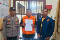 KT alias K, pelaku kekerasan seksual terhadap anak kandung, ditahan di Rutan Polres Seram Bagian Barat (SBB) pada Jumat (18/9/2026).  (Foto : Humas Polres SBB)
