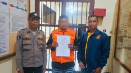 KT alias K, pelaku kekerasan seksual terhadap anak kandung, ditahan di Rutan Polres Seram Bagian Barat (SBB) pada Jumat (18/9/2026).  (Foto : Humas Polres SBB)