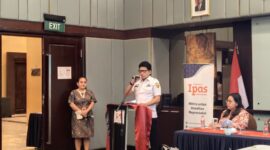 Sekretaris Daerah (Sekda) Maluku, Sadali Ie menyampaikan sambutan sekaligus membuka Forum Lokakarya Pemangku Kepentingan untuk Layanan Kekerasan terhadap Perempuan dan Anak Provinsi Maluku Tahun 2026 di Ambon, Rabu (23/9/2026). Kegiatan tersebut difasilitasi oleh Yayasan Inisiatif Perubahan Akses menuju Sehat (IPAS) Indonesia. (Foto : Diskominfo Maluku)